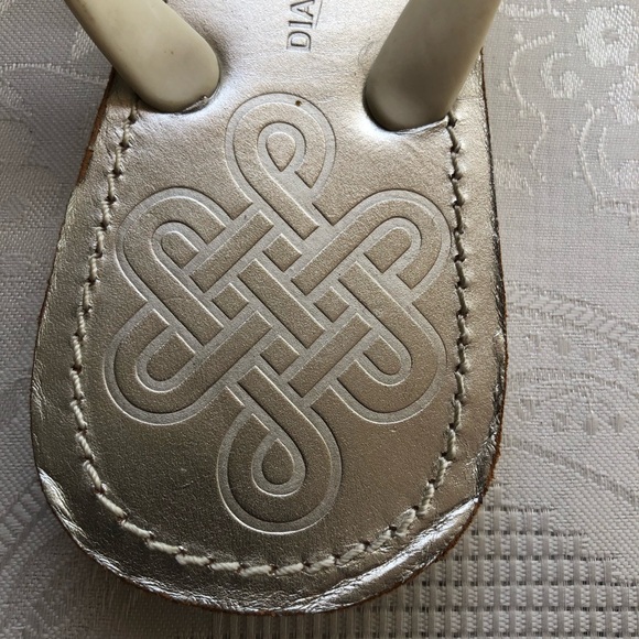 DVF Diane Von Furstenberg White Flip-Flop Sandals Women’s Size 7 Slip-On Shoes - Picture 11 of 16